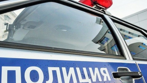Полицейские Звениговского района устанавливают подозреваемого в краже лодочного мотора с лодки